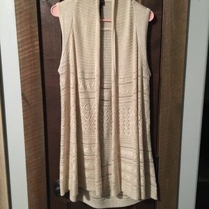 Ariat women’s cream crocheted sleeveless cardigan size L